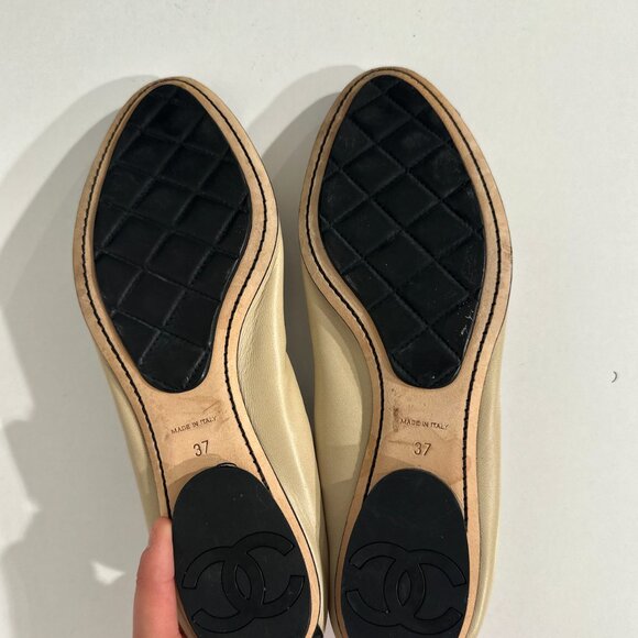Chanel Lambskin Spirit Flats w/ Elastic & Black Cap Toe Size 7 - Picture 8 of 10
